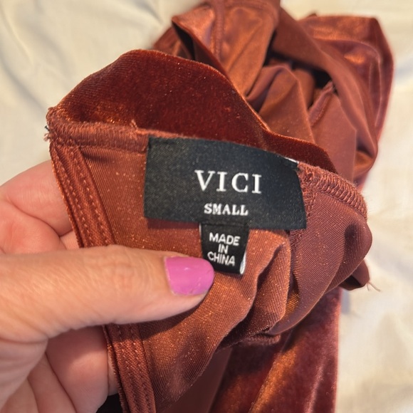 Vici On Another Level Velvet Tie Open Back Blouse Rust Color Small - Picture 7 of 10